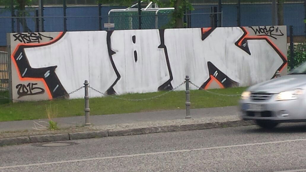 Graffiti Bombing - Photo by Vosck - Frism, Woge, 18k