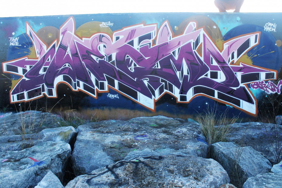 Graffiti Bombing in Barcelona - Photo by WEAM - weam, crn (2013)