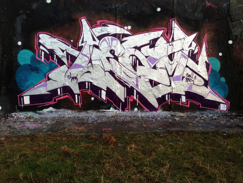 Graffiti Wall in Berlin - Photo by WEAM - weam, crn (2012)
