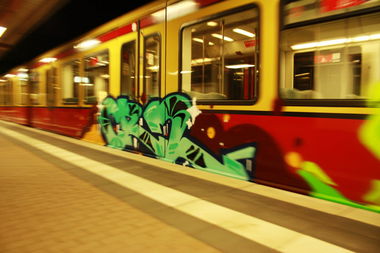 Graffiti Train - Photo by WEAM - crn (2013)