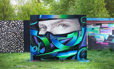 Graffiti Wall in St. petersburg russia - Photo by WERT159 - wert159, rayons, stork (2015)