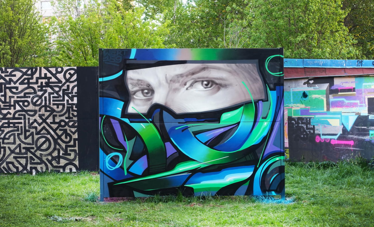 Graffiti Wall in St. petersburg russia - Photo by WERT159 - wert159, rayons, stork (2015)