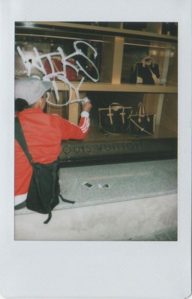 Graffiti Artwork in St.Petersburg - Photo by WIKS - squeezer (2013)