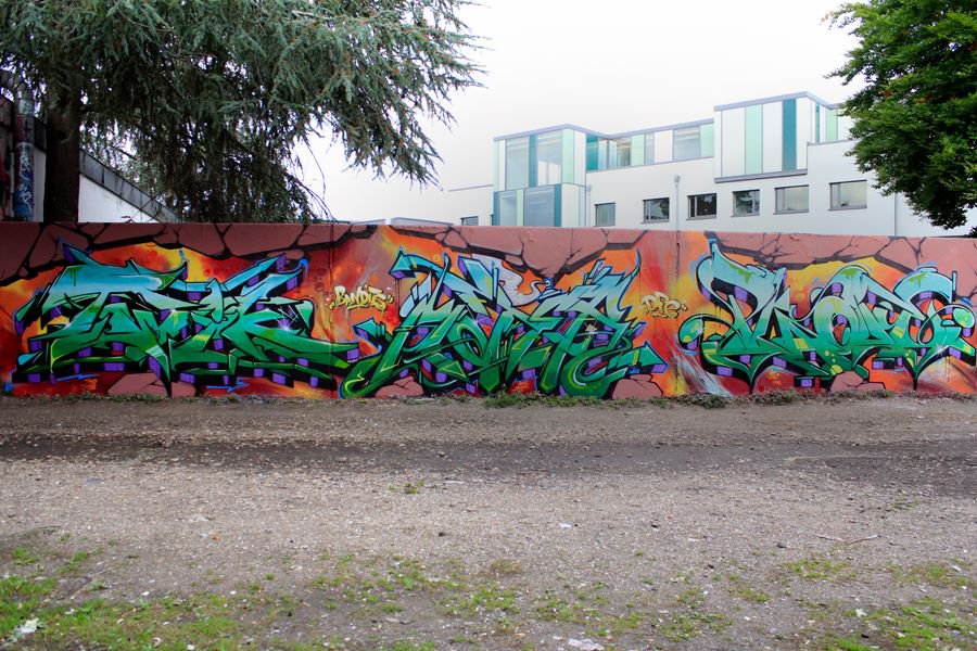 Graffiti Wall in Köln - Photo by WORLDSTREETART - DFE, PLAQUE, BANDITS (2013)