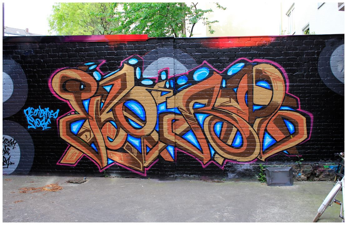 Graffiti Wall in Köln - Photo by WORLDSTREETART - worm, hall, dedicated (2014)