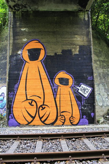 Graffiti Wall in Kerpen - Photo by WORLDSTREETART - DING, trainline, caricature (2012)