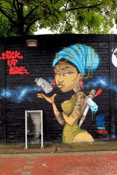 Graffiti Wall in Berlin - Photo by WORLDSTREETART - hombre, hombresuk, berlin (2015)