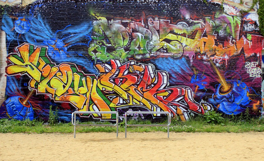 Graffiti Wall in Köln mütze - Photo by WORLDSTREETART - pokal, sct, fruits (2015)
