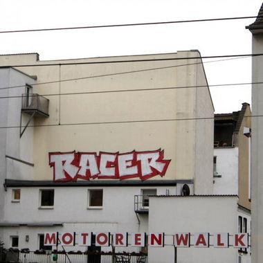 Graffiti Bombing in Köln - Photo by WORLDSTREETART - Racer, köln, worldstreetart (2015)