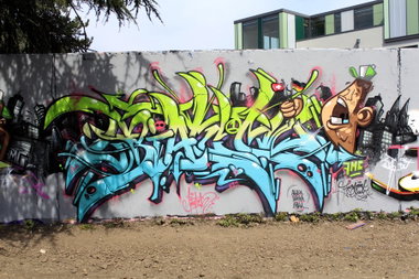 Graffiti Wall in Köln braunsfeld stollbergerstrasse - Photo by WORLDSTREETART - Biadge, Clockwork, fmc