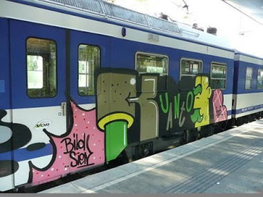 Graffiti Train in Vienna - Photo by WWA022 - kuanto, kfc