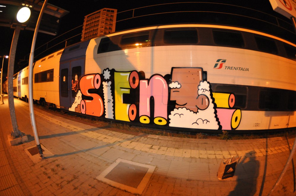 Graffiti Train in Rome - Photo by WWA022 - kfc