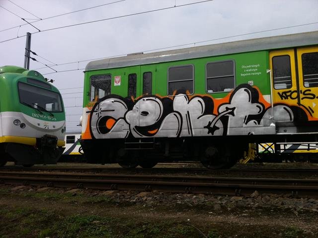 Graffiti Train in Warsaw - Photo by WWA022 - cent, kfc