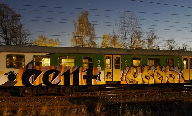 Graffiti Train in Warsaw - Photo by WWA022 - cent, uran