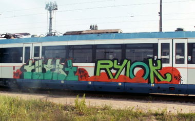 Graffiti Train in Warsaw - Photo by WWA022 - chory, rylok