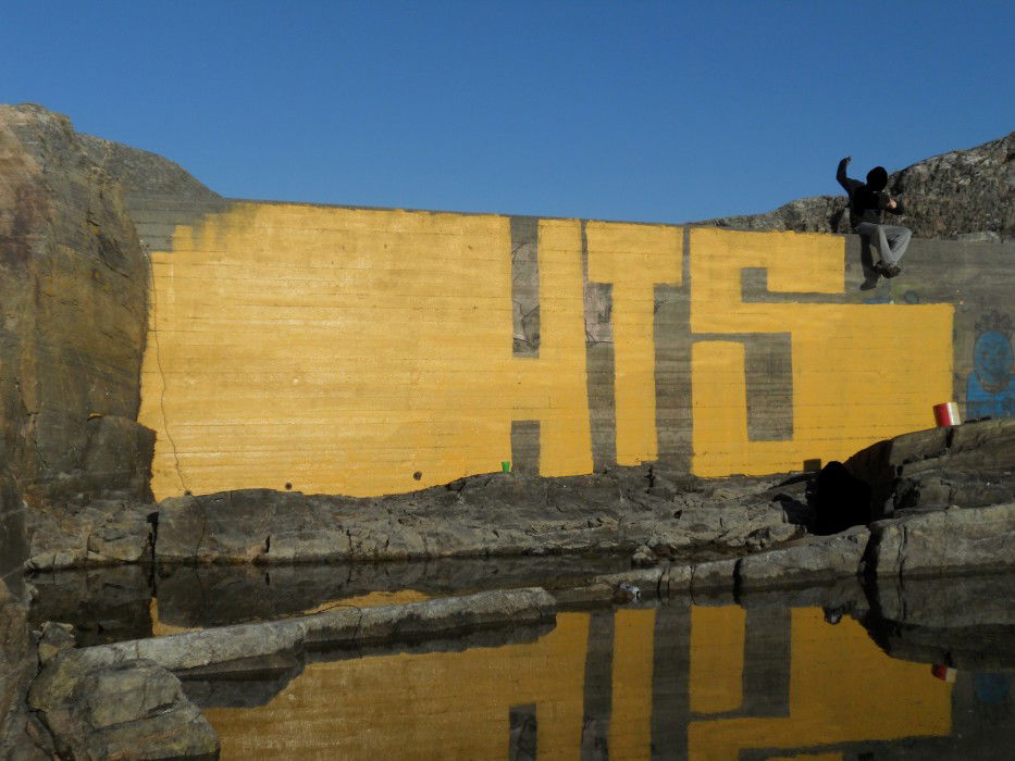 Graffiti Bombing in Bergen - Photo by Waddap1 - Hts, big, yellow