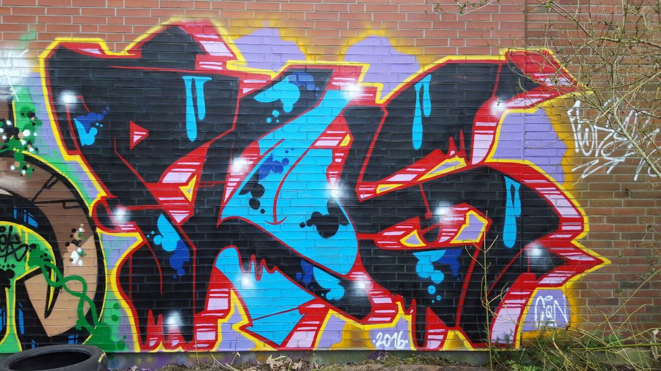 Graffiti Bombing in Hannover  - Photo by Warichnicht - Funk, srek, plus (2016)