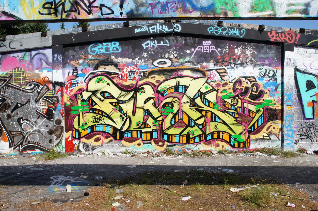 Graffiti Wall in Oldenburg - Photo by Warichnicht - funk, srek, cue (2016)