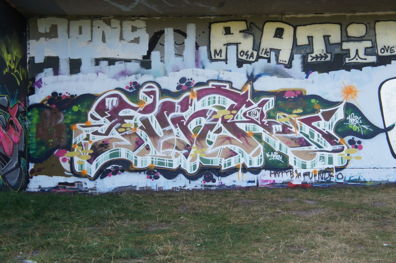 Graffiti Wall in Oldenburg - Photo by Warichnicht - srek, funk, cue (2016)