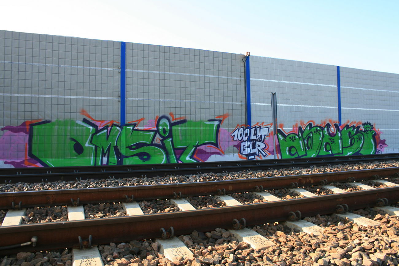 Graffiti Bombing - Photo by Waxso - Omsit, Waxs