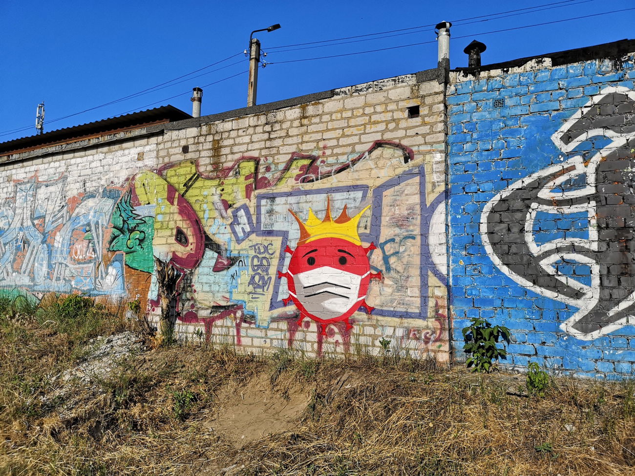 Graffiti Wall - Photo by West - Coronavirus (2020)