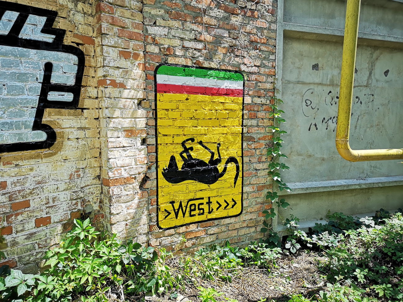 Graffiti Wall - Photo by West - Ferrari (2022)