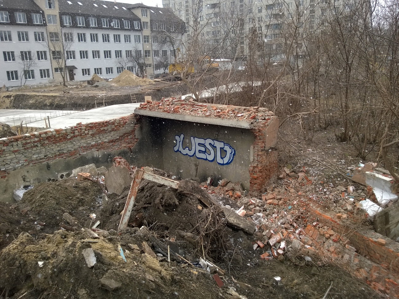 Graffiti Wall - Photo by West (2016)