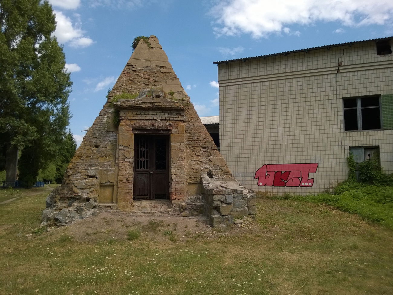 Graffiti Wall - Photo by West (2017)