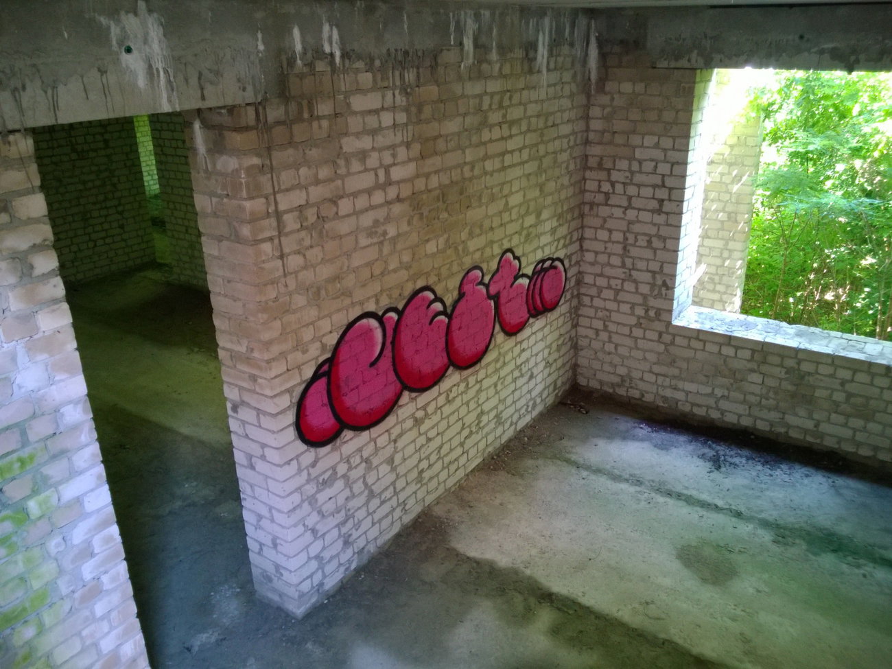 Graffiti Wall - Photo by West (2016)