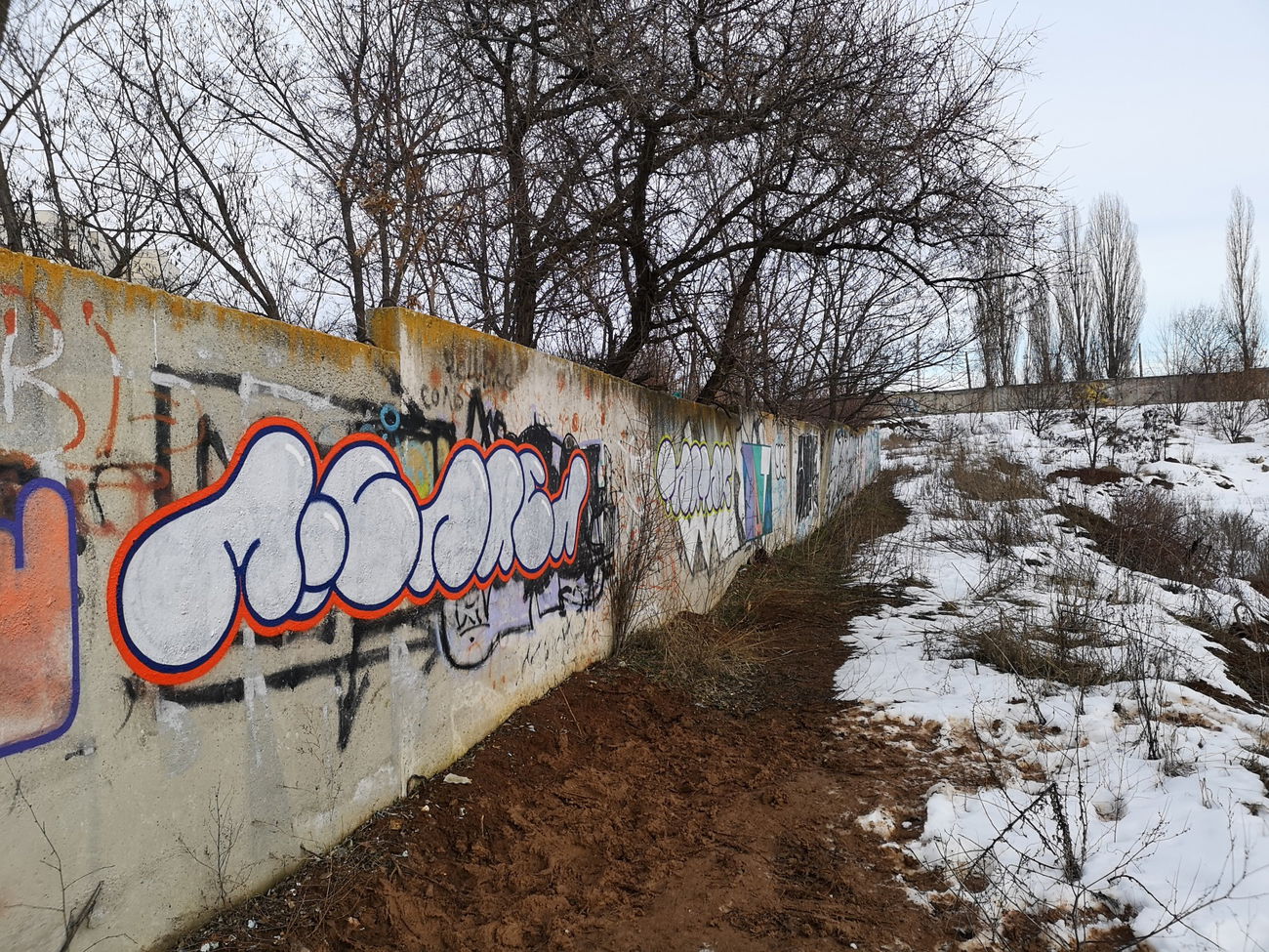 Graffiti Wall - Photo by West - McLaren (2020)