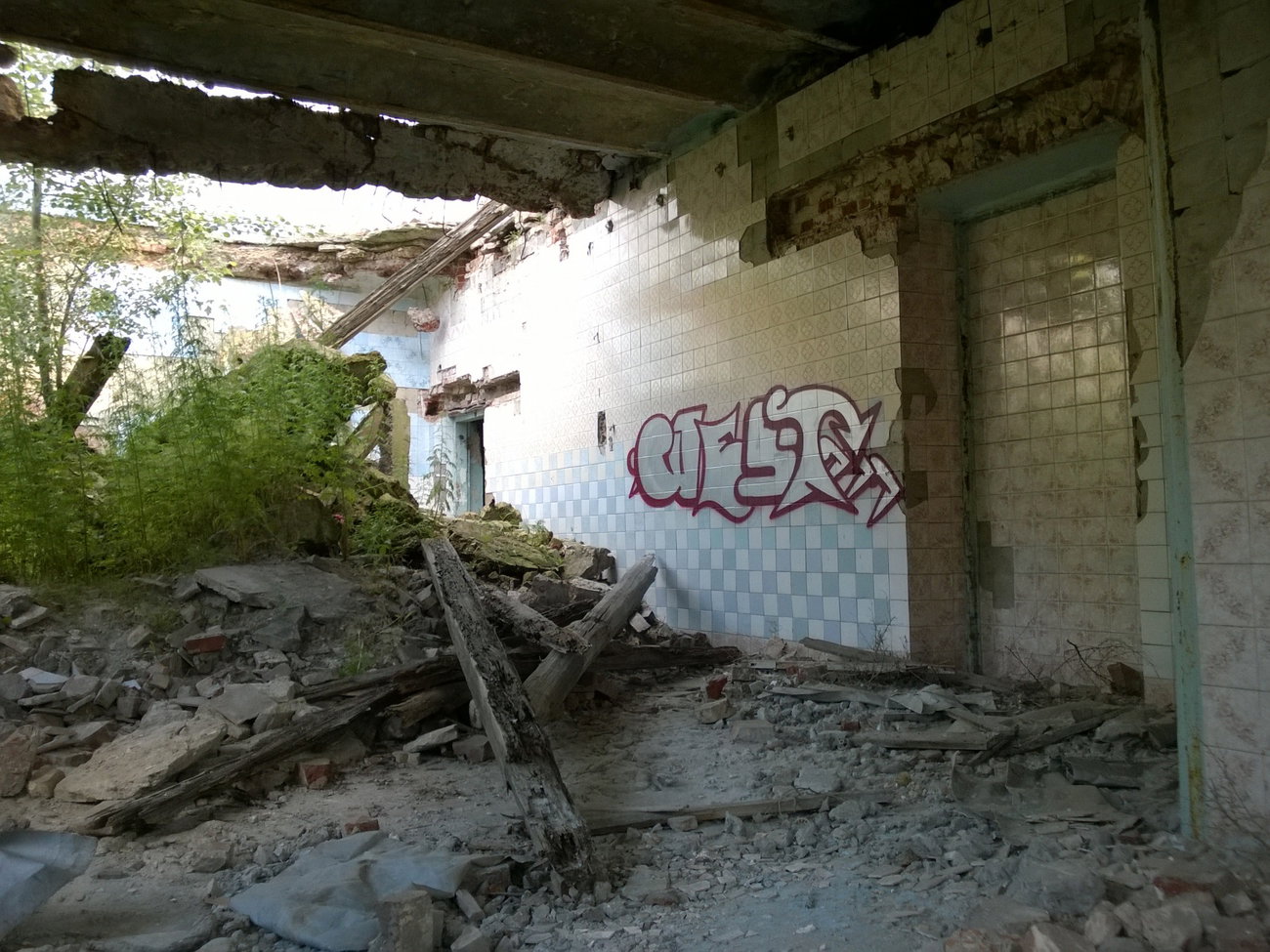 Graffiti Wall - Photo by West (2016)