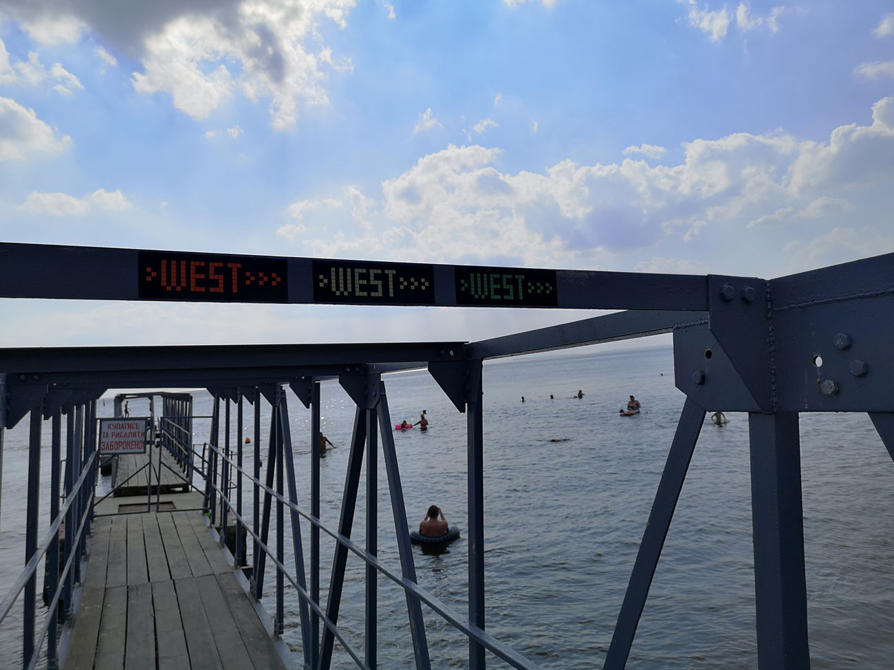 Graffiti Street Art - Photo by West (2020)