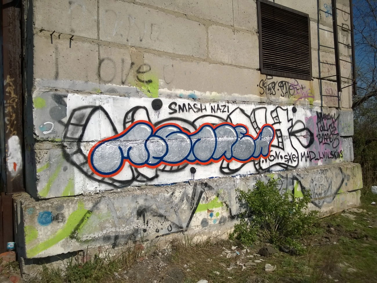 Graffiti Photo by West - McLaren (2018)