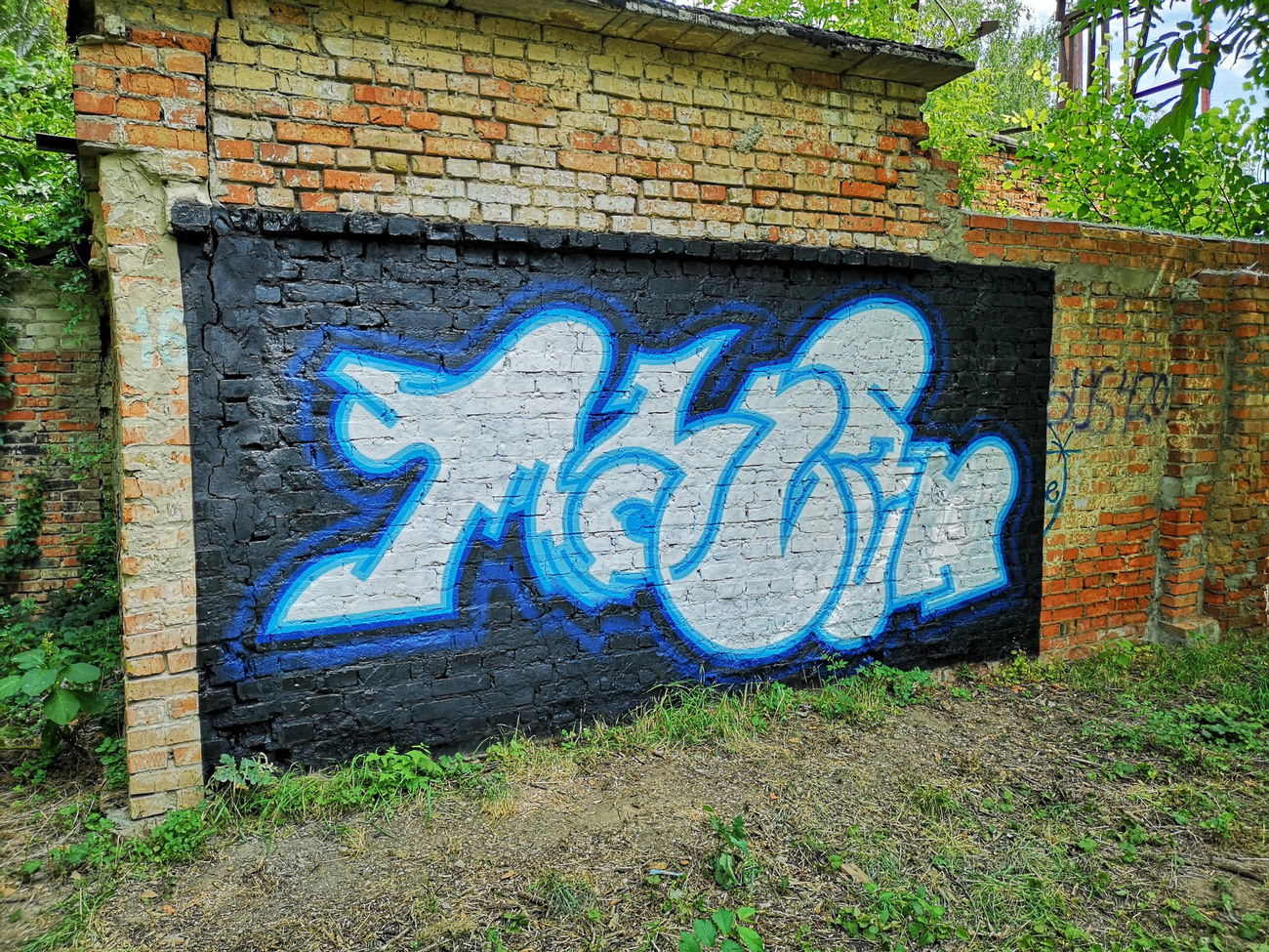 Graffiti Wall - Photo by West - McLaren (2022)