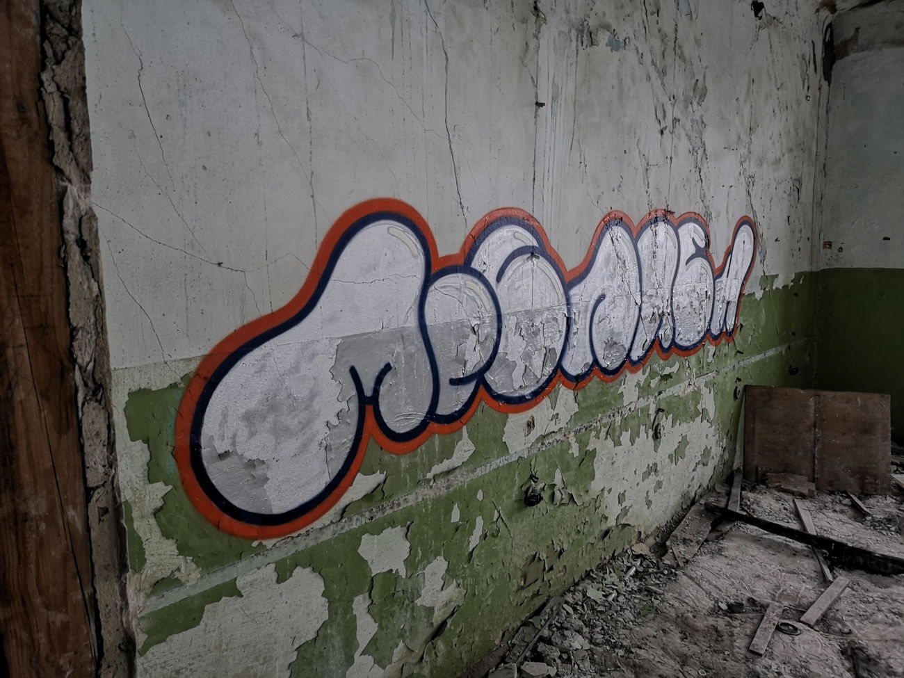 Graffiti Wall - Photo by West - McLaren (2019)