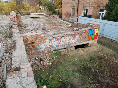 Graffiti Wall - Photo by West - McLaren (2022)