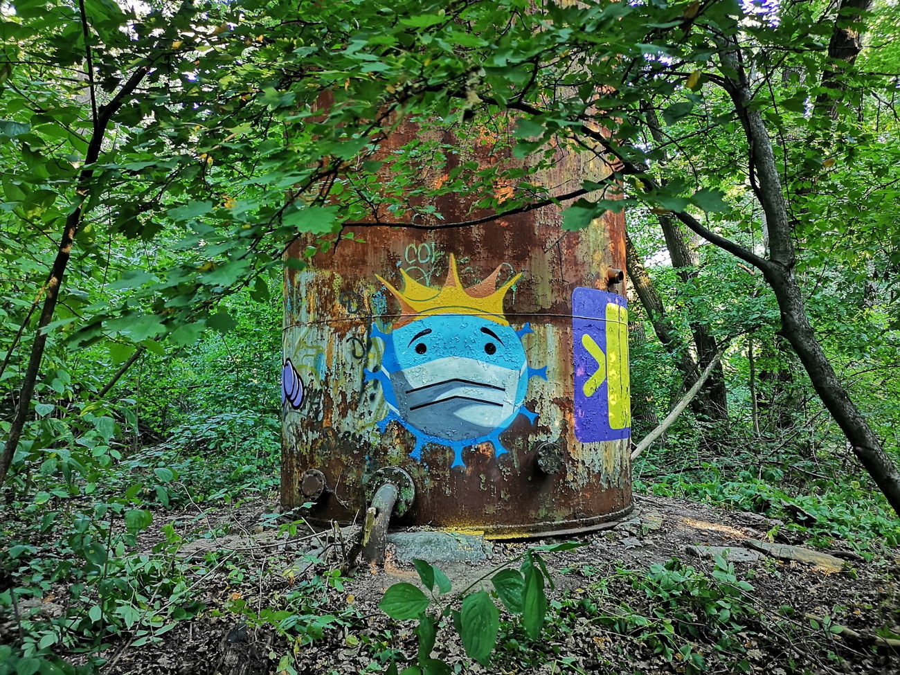 Graffiti Wall - Photo by West - Coronavirus (2021)