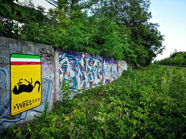 Graffiti Street Art - Photo by West - Ferrari (2022)