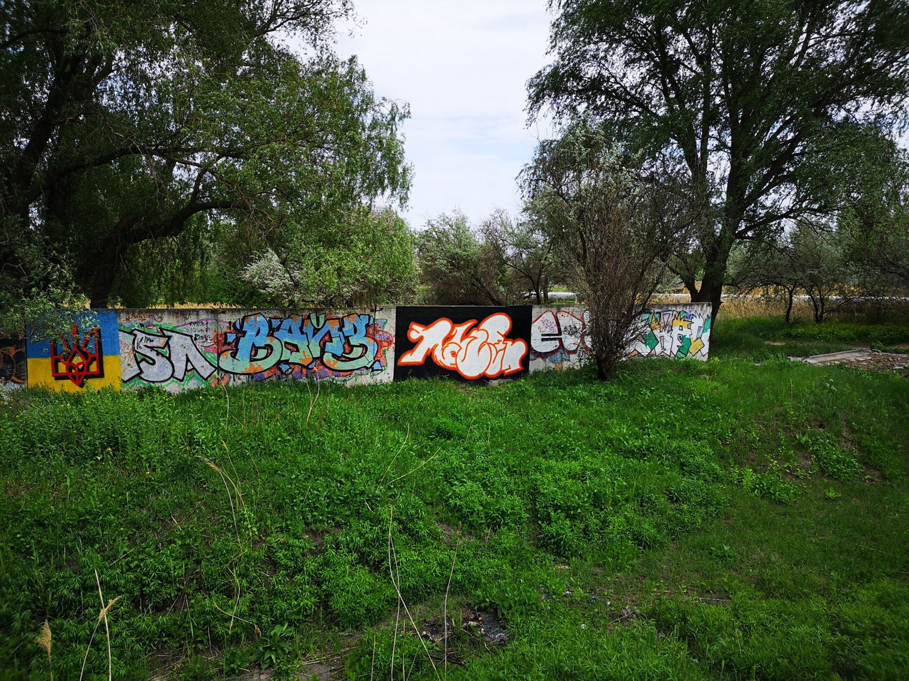 Graffiti Wall - Photo by West - McLaren (2020)