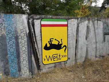 Graffiti Wall - Photo by West - Ferrari (2020)