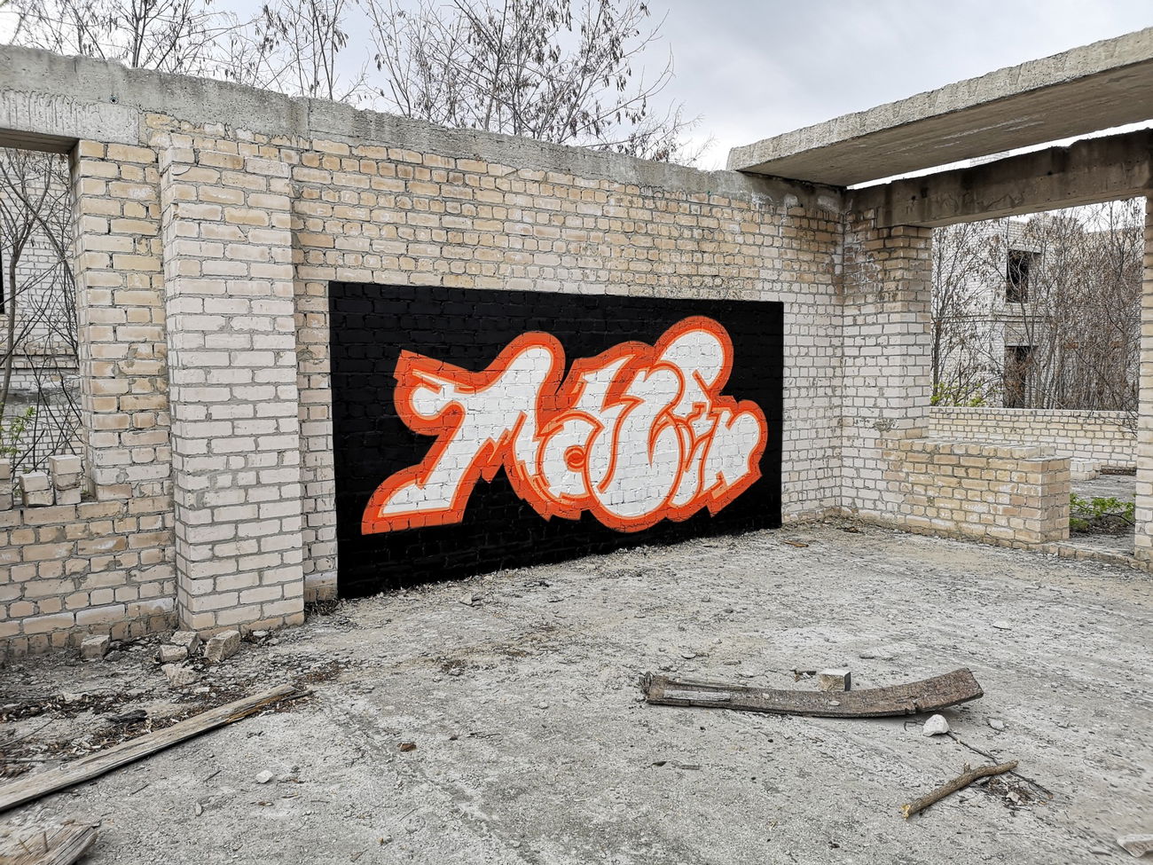 Graffiti Wall - Photo by West - McLaren (2020)