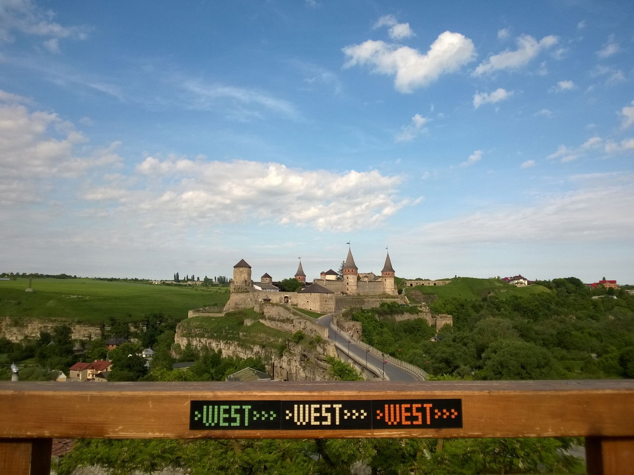 Graffiti Street Art - Photo by West (2019)