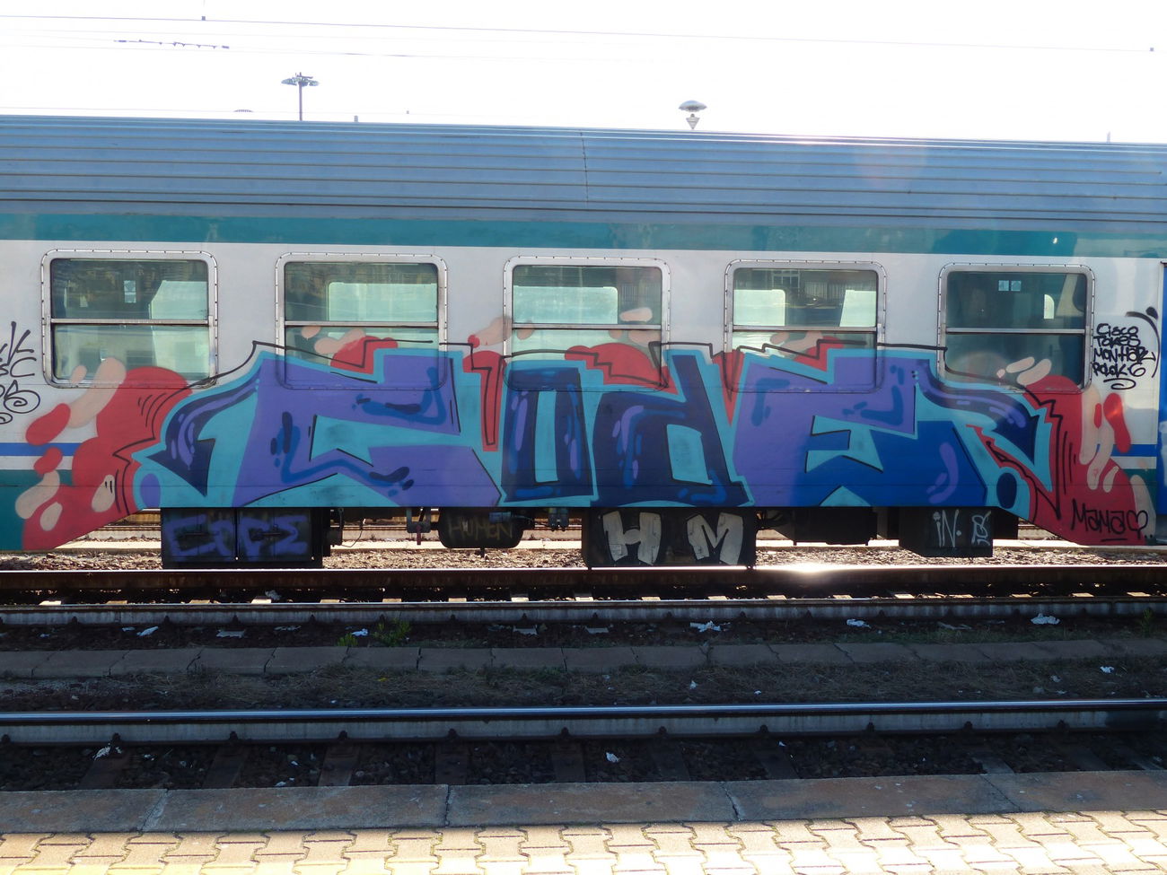 Graffiti Train in Genua - Photo by WhootsUp - Code (2016)