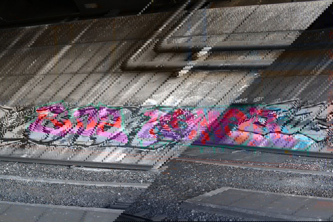 Graffiti Bombing in Hamburg - Photo by WhootsUp - Bidz, Nomor, 180 (2013)