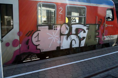 Graffiti Train in Hamburg - Photo by WhootsUp - Nizzl (2013)