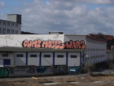Graffiti Bombing in Hannover - Photo by WhootsUp - Cum2, Wars, Moses (2012)