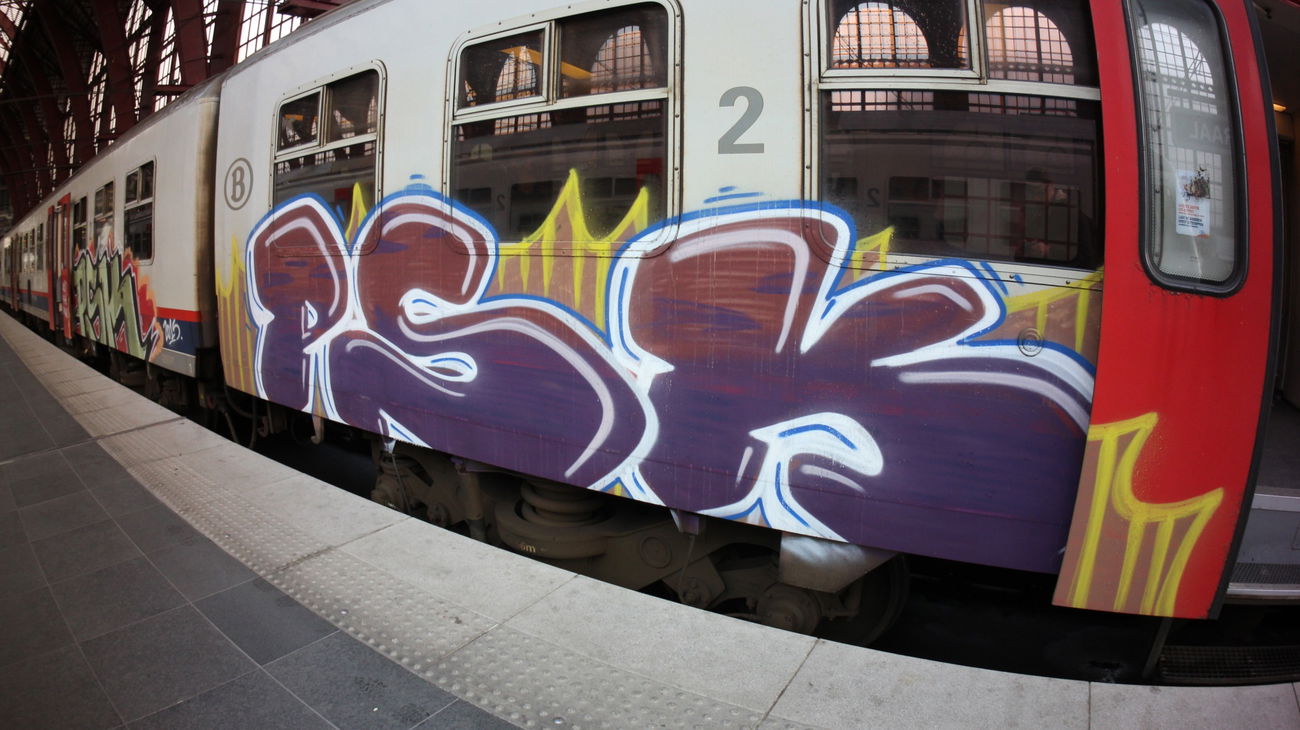 Graffiti Train in Antwerpen - Photo by WhootsUp - PSK (2015)