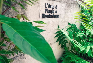 Graffiti Wall in Napoli - Photo by WhyN - art, plagiarism, revolution (2018)