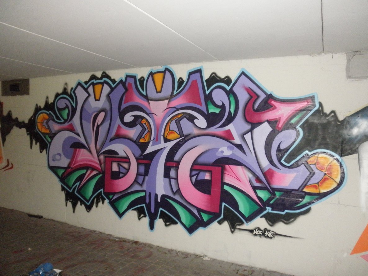 Graffiti Wall - Photo by WizArt - Wiz, Art (2013)