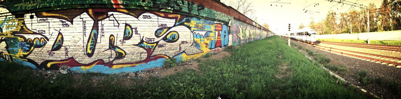 Graffiti Wall - Photo by Woker - Woker, wock, dups (2013)